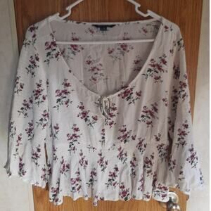 American Eagle Floral Bell Sleeve Blouse Cottagecore Boho Viscose Sydney Sweeney